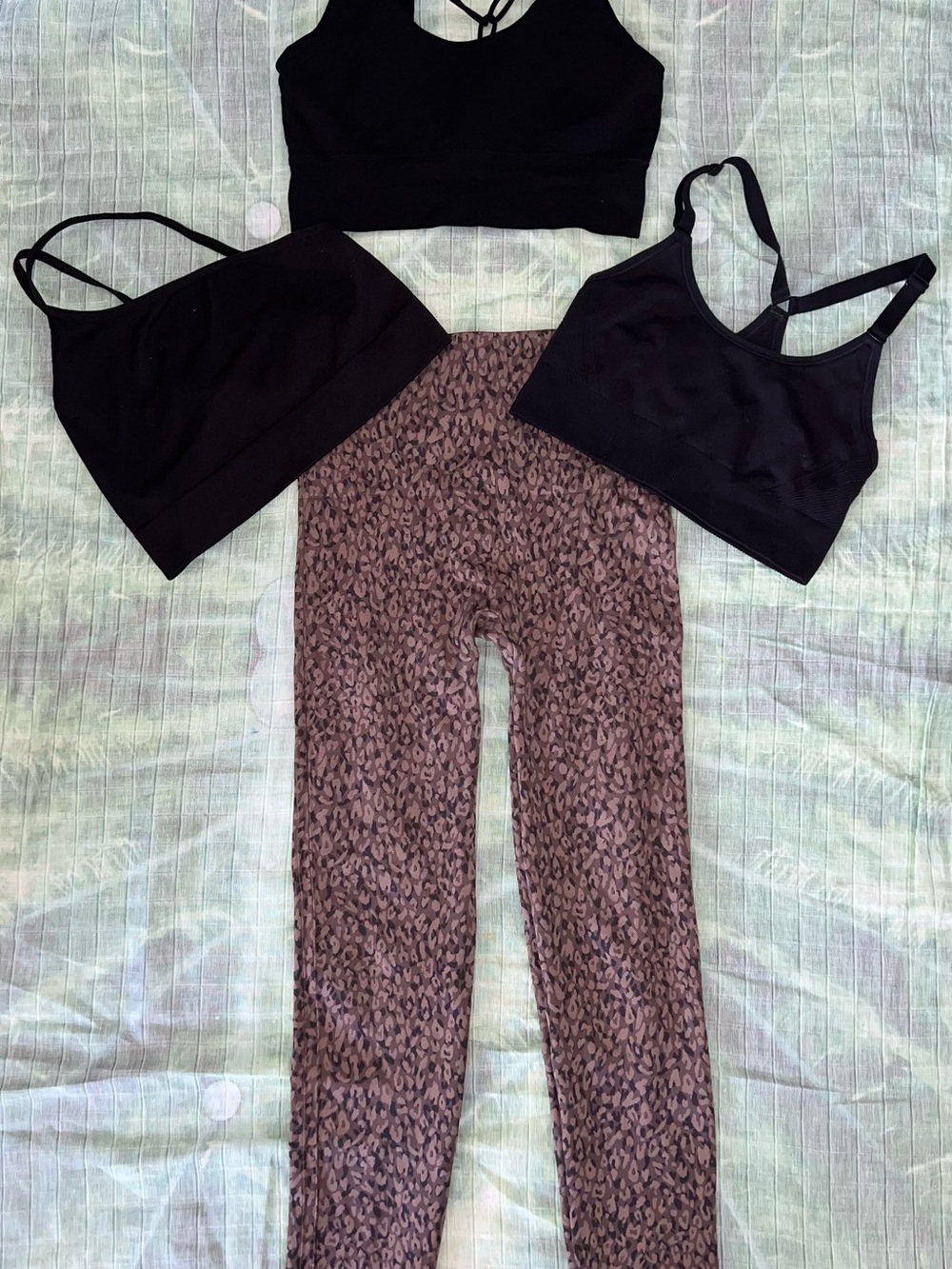 One Shoulder Sports Bra L & Cheetah Leopard SPANX L + 2 BONUS SPORTS BRAS M - Picture 5 of 7